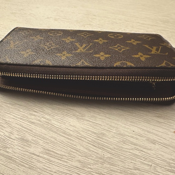 Louis Vuitton monogram wallet - Picture 9 of 11